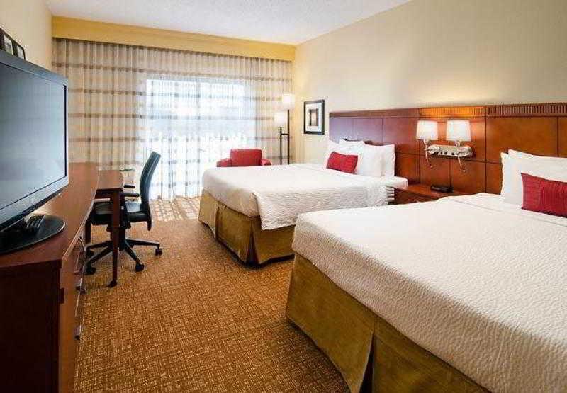 Courtyard Greenville Haywood Mall Room photo